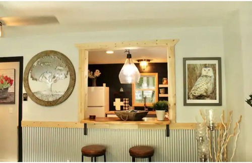 Marlinton Cottage | Greenbrier Getaway 1: Hike, Bike, Ski! Fenced Yard, Firepit, Wi-Fi, 1 Dog OK