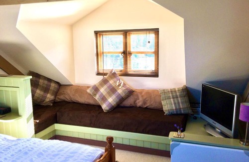 Middleyard House | Greencourt Loft - The Cotswold Way, Stroud
