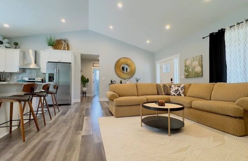 Rochester House | Greene Acre Getaway A/C Sleeps 8!