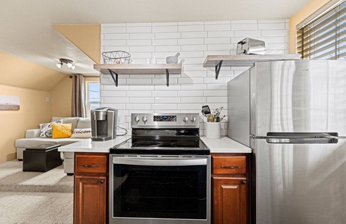 Dupont House | Greener Pastures Getaway - Downtown Frederick - 30 minutes to Boulder/Denver!