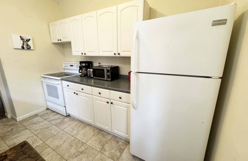 Pittsburgh Apartment | Greenfield Jewel w/Free Street Parking