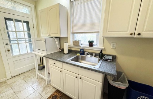 Pittsburgh Apartment | Greenfield Jewel w/Free Street Parking