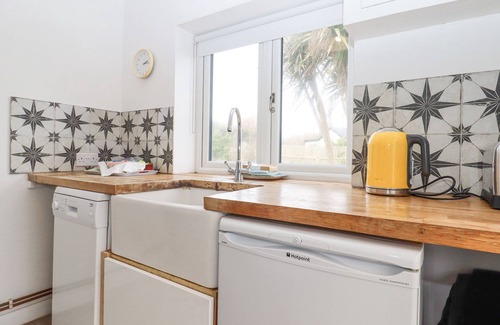 Camber Cottage | GREENGATES, pet friendly, character holiday cottage in Camber
