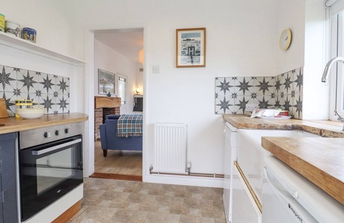 Camber Cottage | GREENGATES, pet friendly, character holiday cottage in Camber
