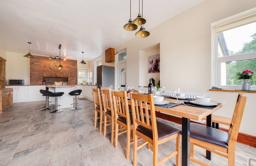 Llangadog House | Greengrove Farmhouse (Glasallt)