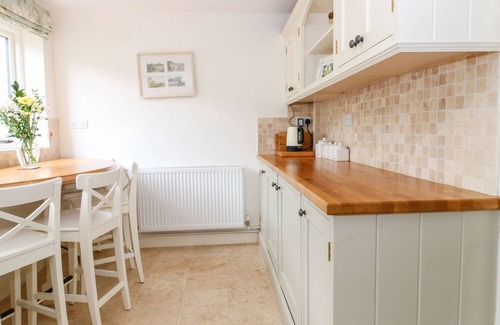 Norton Sub Hamdon Cottage | GREENHAM COTTAGE, family friendly, with a garden in Norton-Sub-Hamdon