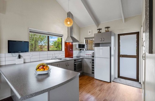 Richmond Heights House | Greenhaven with lake views and wifi