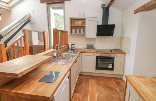 Port Talbot House | GREENHEART COTTAGE, pet friendly, with hot tub in Pontrhydyfen