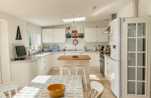 Batcombe Cottage | GREENHILLS COTTAGE, pet friendly, character holiday cottage in Bruton