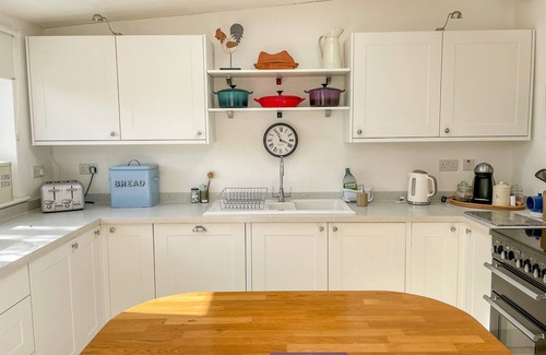 Batcombe Cottage | GREENHILLS COTTAGE, pet friendly, character holiday cottage in Bruton