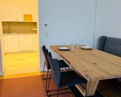 Tittmoning Apartment | Greenhouse Apartment am Stadtplatz