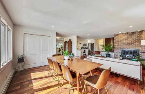 Evanston Condo | Greenhouse Inn, Evanston Northwestern Loyola Chicago. Kid Friendly w/parking