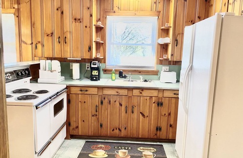 Toddville Road House | Greenhouse Studios very cozy and minutes from Uptown, Airport, Whitewater Center