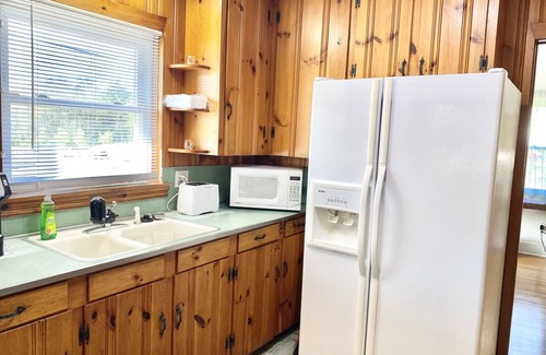 Toddville Road House | Greenhouse Studios very cozy and minutes from Uptown, Airport, Whitewater Center