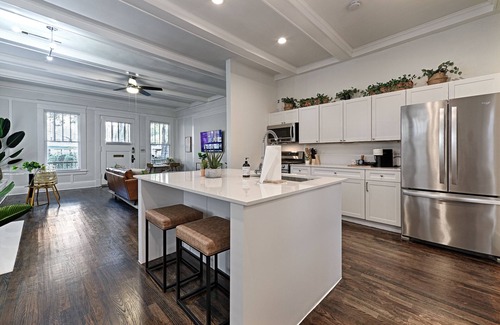 Uptown Apartment | Greenhouse Uptown