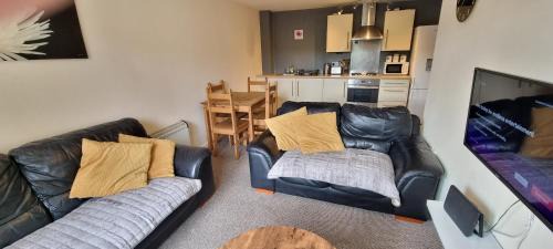 Warrington Apartment | Greenings Apt Warrington - 2 Bed with FREE off road Parking & Wifi