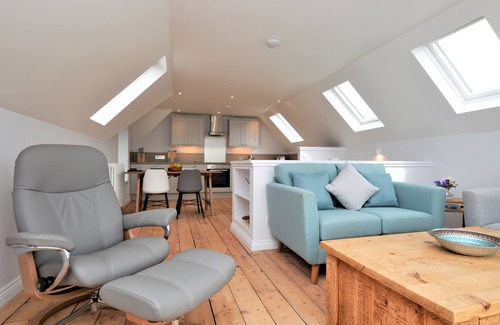 Strachur Villa | Greenlea -Scenic loch-side location, coastal retreat boasts spectacular sea views, sleeps 4