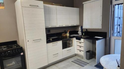 Knysna Central Apartment | Greenmarket Studio