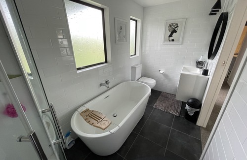 Napier House | Greenmeadows Pet friendly & close to town,