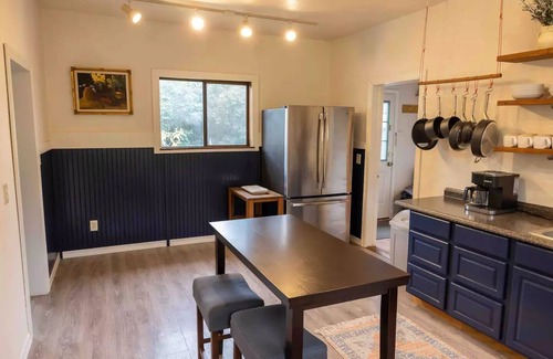 Lower Rattlesnake House | Greenough Getawayn