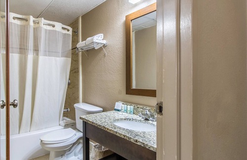 Wickliffe Hotel | GreenRidge Hotel