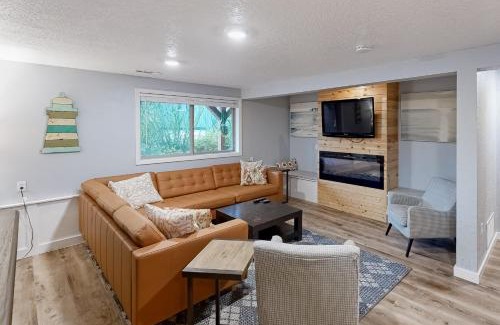 Manzanita House | Greenridge House MCA 824