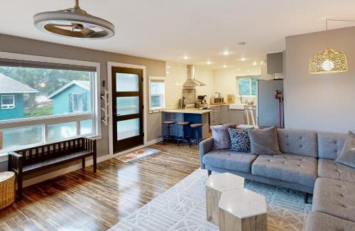 Manzanita House | Greenridge House MCA 824