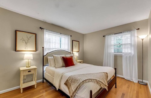 Greensboro House | Greensboro Getaway! Close 2 Everything! EZ checkIn