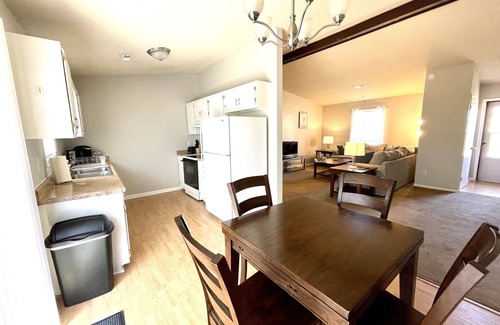Greensboro House | Greensboro's Hidden Gem 3bd/1.5bth Cozy Clean Home