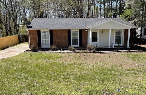 Greensboro House | Greensboro's Hidden Gem 3bd/1.5bth Cozy Clean Home