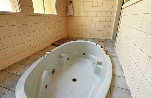 Macleod Hotel | Greensborough Motel