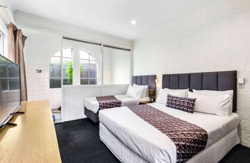 Macleod Hotel | Greensborough Motel