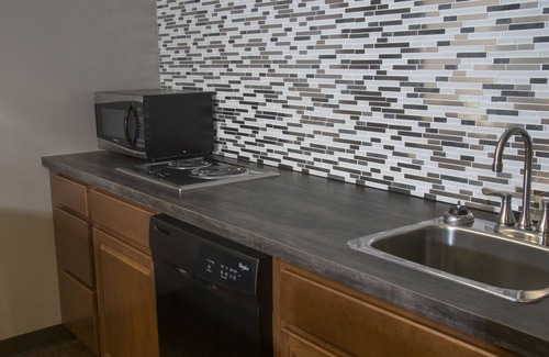 Turners Hotel | Greenstay Inn & Suites CourtView