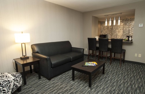 Turners Hotel | Greenstay Inn & Suites CourtView
