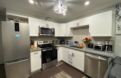 Regina House | Greensville 2Bedroom, 3Bed Spacious, Cozy Guest Suite in the Greens, East Regina