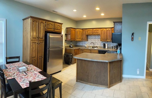 Hemlock House | Greentown Comfort- King bed, full kitchen, pure water!