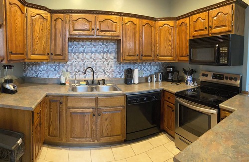 Hemlock House | Greentown Comfort- King bed, full kitchen, pure water!