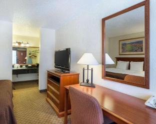 Channelview Hotel | GreenTree Hotel & Extended Stay I-10 FWY Houston, Channelview, Baytown