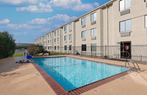 Houston Hotel | GreenTree Inn - IAH Airport JFK Blvd