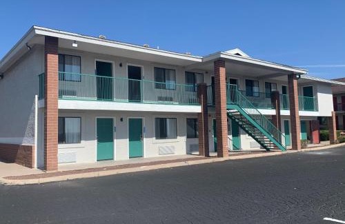 Holbrook Hotel | GreenTree Inn of Holbrook, AZ