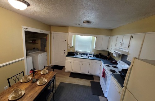 Greenville Apartment | Greenville Cozy 2BR sleeps 6 near ECU Stadium and Hospital welcome travel nurses