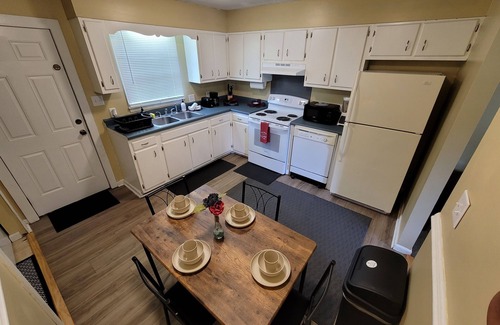 Greenville Apartment | Greenville Cozy 2BR sleeps 6 near ECU Stadium and Hospital welcome travel nurses