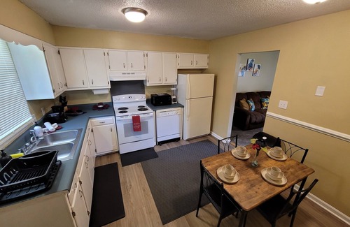 Greenville Apartment | Greenville Cozy 2BR sleeps 6 near ECU Stadium and Hospital welcome travel nurses