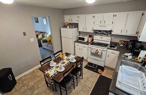 Greenville Apartment | Greenville Retreat Centrally located sleeps 5 near ECU Stadium and Hospital