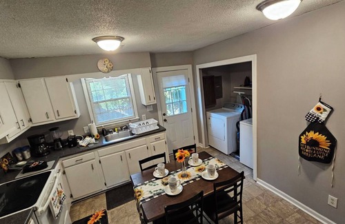 Greenville Apartment | Greenville Retreat Centrally located sleeps 5 near ECU Stadium and Hospital
