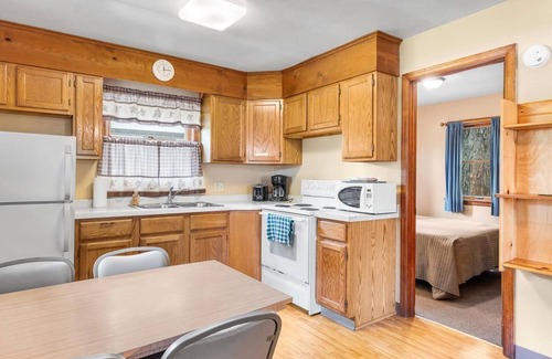 Green Lake Cottage | Greenway Log Cottage - 4