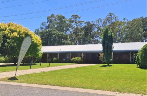 Tocumwal Hotel | Greenways Holiday Units