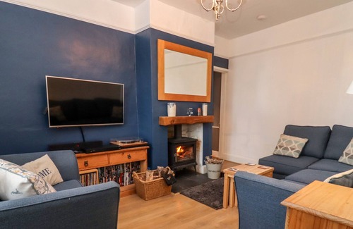 Little Malvern House | GREENWAYS, pet friendly, with hot tub in Malvern