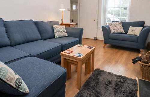 Little Malvern House | GREENWAYS, pet friendly, with hot tub in Malvern