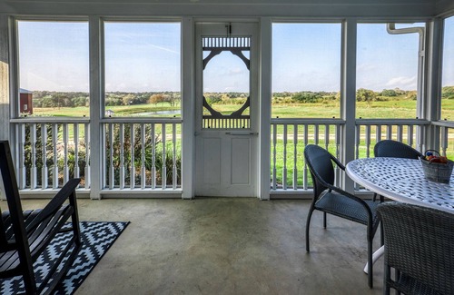 Burton House | Greenwood Acres Guesthouse near all things Round Top